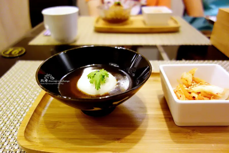 |三重區素食|蒔蔬昕圃活力+巷弄美食+甜點飲料下午茶+複合式素食餐廳+聚會+菜單價位