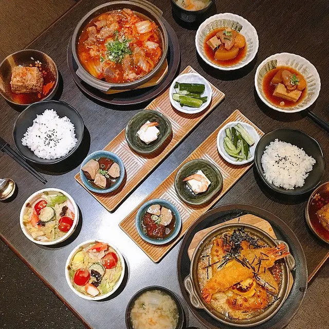 【台中西區 - 遇見和食公益店】公益路美食推薦║誠意滿滿的日式定食！主餐+副餐共8道料理！不收服務費還可以免費續飯續湯喔！