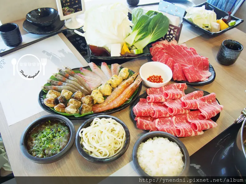 食記◎--【國父紀念館】大初涮涮鍋SHABU SHABU。CP高的美國Prime級翼板牛/極黑牛/59元加點海鮮!