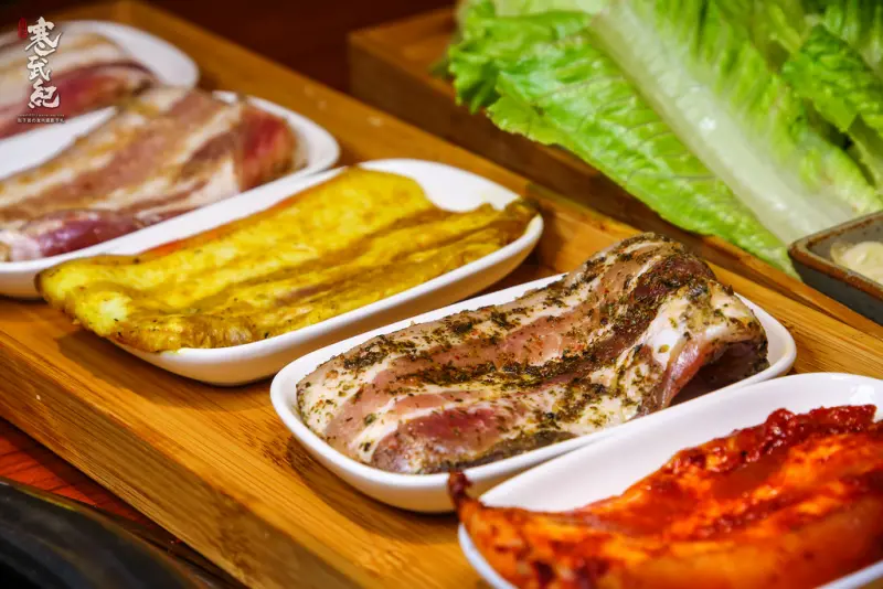 【中肯‧食記】甘釜京韓日燒肉料理專門店‧捷運蘆洲站｜韓式烤肉混搭日本燒肉‧超狂五色烤肉+五層海鮮塔！