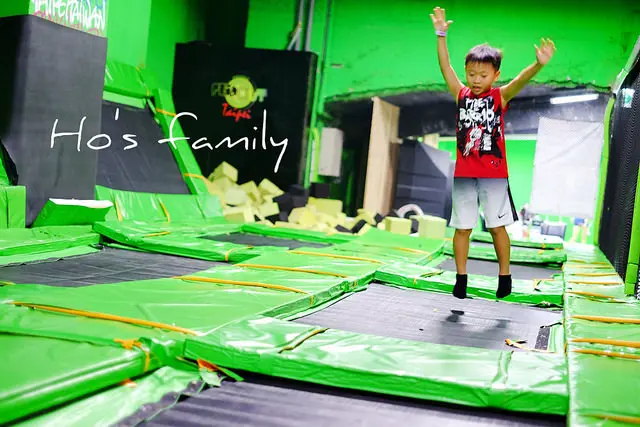 [台北]跳到嗨！全台第一家跳跳床樂園～Flip Out–Taipei 彈翻床