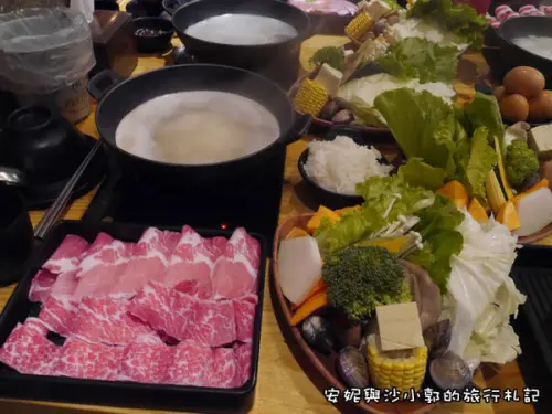 【新竹。東區】老屋改建工業風火鍋店  推薦蒜頭蜆湯  湯頭清甜肉質新鮮─鍋牛鍋物