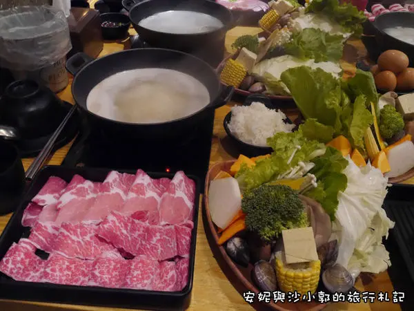 【新竹。東區】老屋改建工業風火鍋店  推薦蒜頭蜆湯  湯頭清甜肉質新鮮─鍋牛鍋物