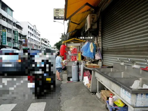 烏日中山路二段的滷味!醬汁很夠味...        
      