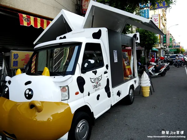 [台中南屯]惡魔天使霜淇淋，路過被餐車小萌牛吸引!        
      