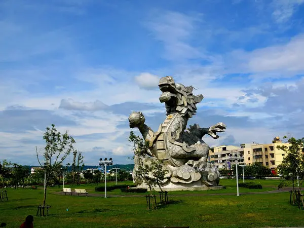 龍燈公園旁的三D彩繪也太吸引人了吧!