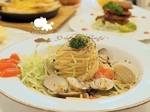 【新北美食】Oyami cafe 新埔店 / 高CP值餐廳 約會 聚餐 聚會 一訪再訪口袋名單推薦