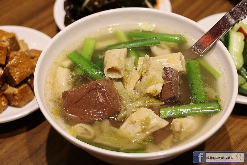 【羽諾食記】『眼鏡仔豬血湯---旗艦店』24小時不打烊消夜❤黃金比例十多種中藥湯材頭熬煮豬血湯❤湳雅夜市/捷運府中站小吃/美食/消夜推薦