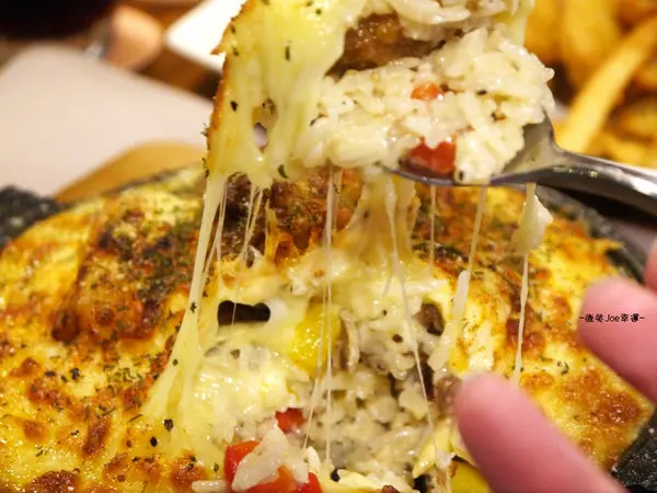 綺麗 CHI LI COFFEE，日文直譯的簡餐館!份量足味道不賴。