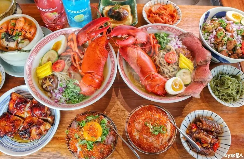 爆量鮭魚卵滿出來！鐵板炒拉麵香氣逼人，隱身住宅區低調日料，兩千多則谷哥評價4.8顆星