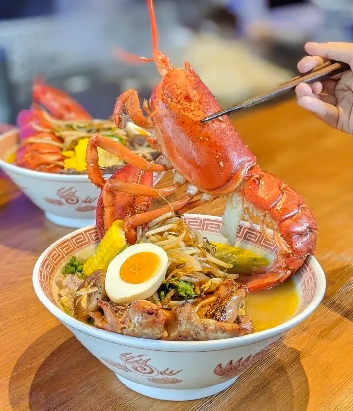 餐廳|中壢最強「織田信長」痛風系拉麵， 雞豚高湯尬現撈龍蝦鮮上加鮮!