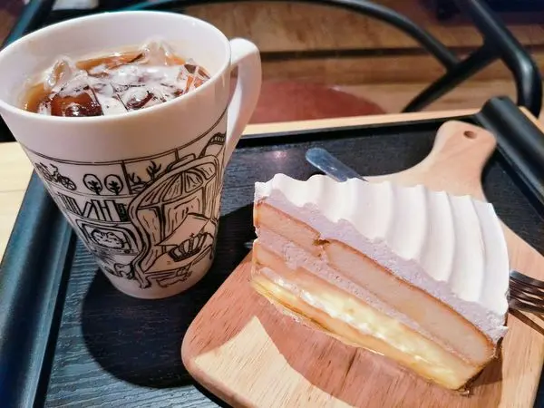 【奧蘿茉 OROMO CAFE 北車店】無限時免服務費有WiFi｜溜滑梯咖啡廳｜裝潢令人捨不得離開