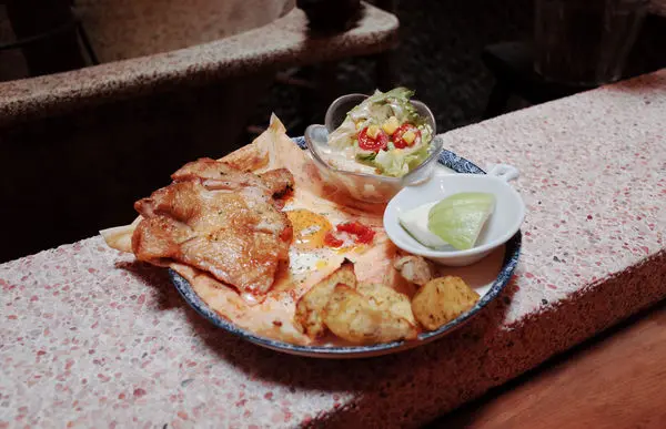 台南中西區 - 巷弄裡的老英式 / 畫公寓