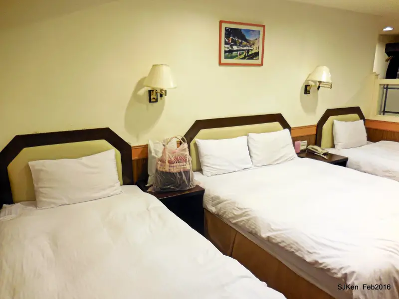 (台灣中部輕旅行)南投「溪頭青年活動中心」(四之三)住房篇 --- 空間寬敞設備齊全舒適，戶外環境林木蓊鬱清爽宜人! 