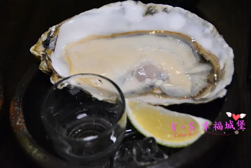 【板橋居酒屋】 煽烏賊燒烤居酒屋 ~ 加拿大深海大生蠔、美味新鮮的胭脂蝦 道道都讓人感受到人間美味，快約好友來一趟美足你的味蕾吧 !