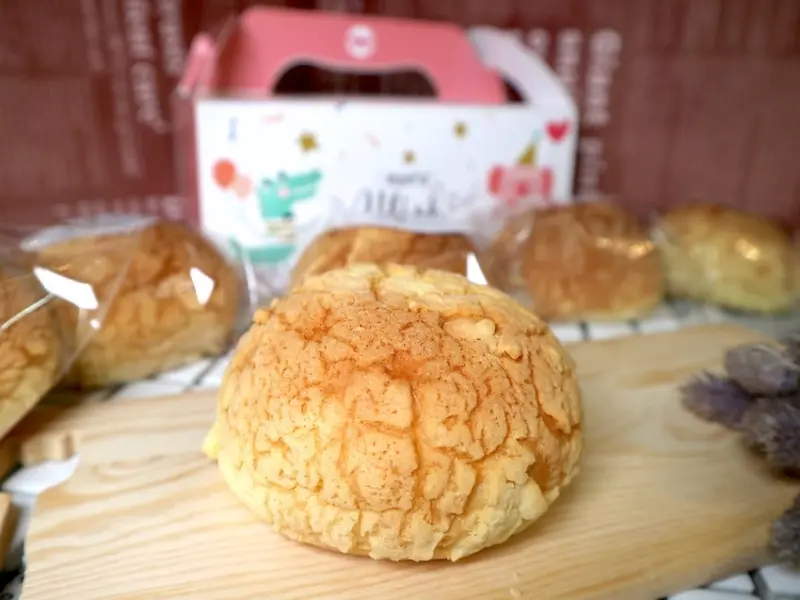 咿吉麵包坊：香緹奶菠，新上市！讓你一次品嚐到菠蘿麵包和泡芙的雙重美味｜隱身台南北區巷弄的隱藏版麵包店.麵包當天出爐就秒殺.夏季限定-芒果寶盒/盒泥香芋.熱銷中 - 進食的巨鼠