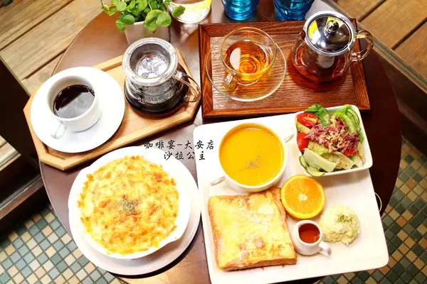 台北東區不限時咖啡廳『咖啡宴-大安店』手沖咖啡/近微風廣場/寵物友善