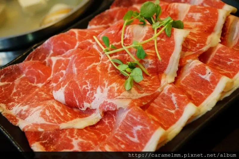 【新北中和】豪飽涮涮鍋 隱身市場巷弄美食 不添加味精、輕鹽健康養生湯頭 食材嚴選 讓你吃的好又飽~中和區/景平路