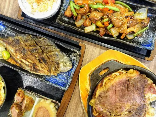 台北北投｜大嘴巴牛排&日式定食～平價牛排、多樣定食一起吃！石牌商城CP值餐點新選擇～