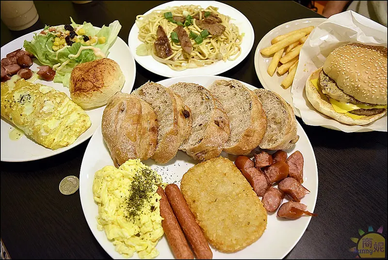 逢甲平價早午餐。喬樂晨坊。逢甲學生推薦排隊美食。豐盛套餐加飲料通通百元有找