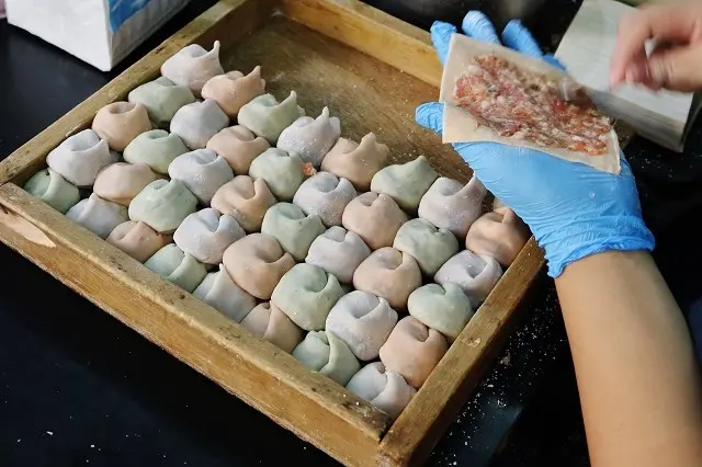 【台北美食】湖涂私房料理-『港墘站』內湖737巷 三色大雲吞．麻辣鴨血臭豆腐