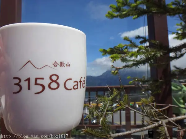【南投。仁愛】合歡山3158 Café。離天空最近的咖啡館。咖啡。熟食。紀念品