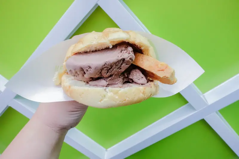 『魔王食記』台北信義  來自日本金澤 世界第二好吃的現烤冰淇淋菠蘿麵包 正式插旗台灣啦 外酥內軟的冷熱好滋味『內文有店家資訊』