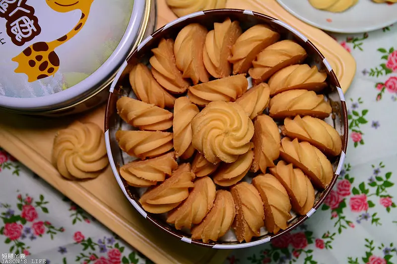 【台中│美食】每天新鮮出爐，只溶你口不溶你手，奶香味濃郁入口即化，建議事先預訂。短腿ㄚ鹿