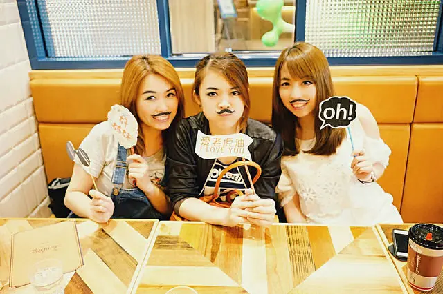 台中美食~銀座杏子日式豬排廣三SOGO店 新開幕 蘿蔔干絲配紫米飯連吃好幾碗 特殊的青紫蘇沙拉醬好清新 推薦生薑燒厚切里肌豬排比較適合我們老人家