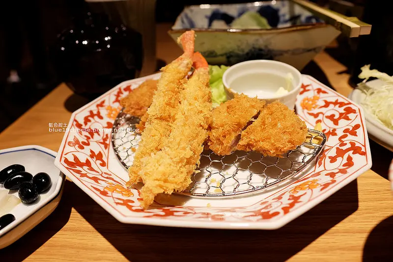 【台中西區】銀座杏子日式豬排 台中廣三sogo餐廳-外皮酥脆.傳承日式口味.排隊人氣名店進駐台中囉!