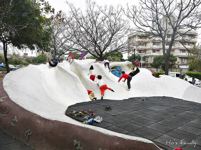 [新竹]巨型雪岩溜滑梯，讓孩子闖關玩樂都好玩～竹北文化兒童公園