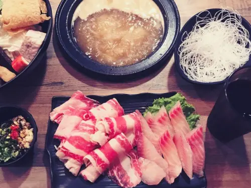 【 台北 大安 】輝哥石頭火鍋。一人一鍋 x 東門澎湃宵夜好朋友