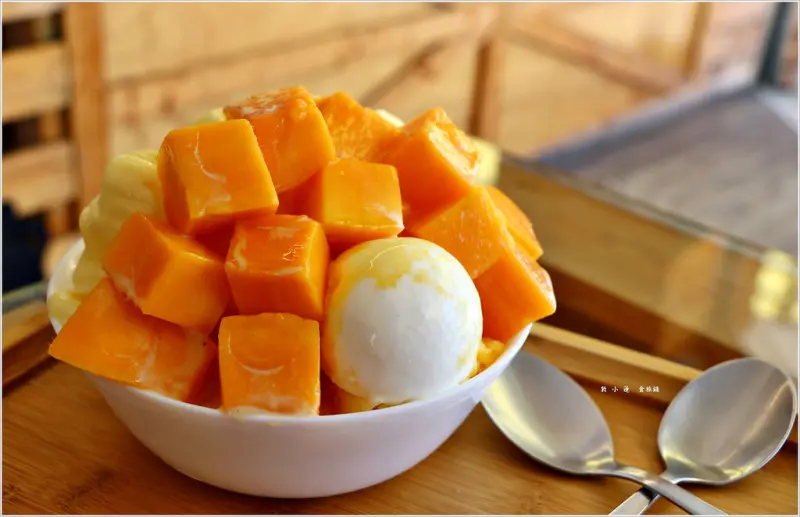 【嘉義‧東區】打貓冰果室‧超大塊芒果 拌入甜蜜雪花冰 沁涼仙人掌冰也挺特別 衝擊你的視覺