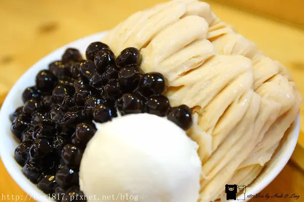 【嘉義。東區】打貓冰果室。日月珍珠奶茶雪花冰。季節限定草莓雪花冰。草莓優格水果杯。草莓牛奶。嘉義必吃冰店。平價冰品。平價飲品。嘉義冰品飲品推薦