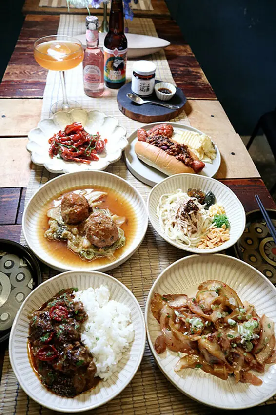 三重餐酒館｜橋釣我｜無菜單料理｜花椒料理｜花椒肉醬熱狗堡｜花椒醬｜花椒下酒菜系列｜花椒無骨鳳爪｜花椒豬耳朵｜橋釣我圍爐系列｜橋釣我手工自製紅燒獅子頭