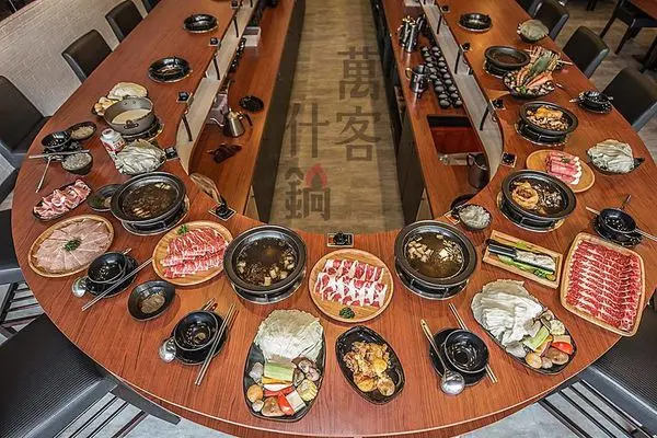 【台中西屯超人氣火鍋推薦】萬客什鍋菜單價位大公開！人氣爆棚20年的深夜石頭火鍋～台中青海路美食小吃旅遊景點推薦。