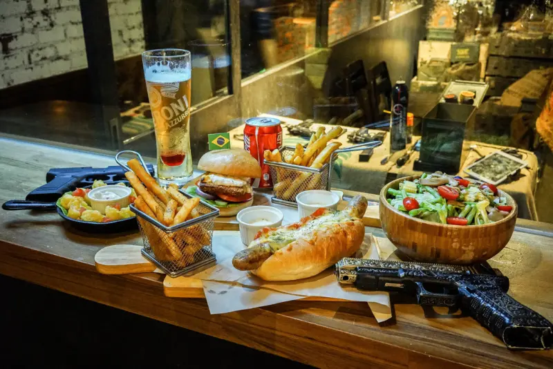 『魔王食記』台北大安 Bunker 1942 以二次世界大戰為背景主題的射擊遊戲運動酒吧/忠孝敦化餐酒館『內文有店家資訊』