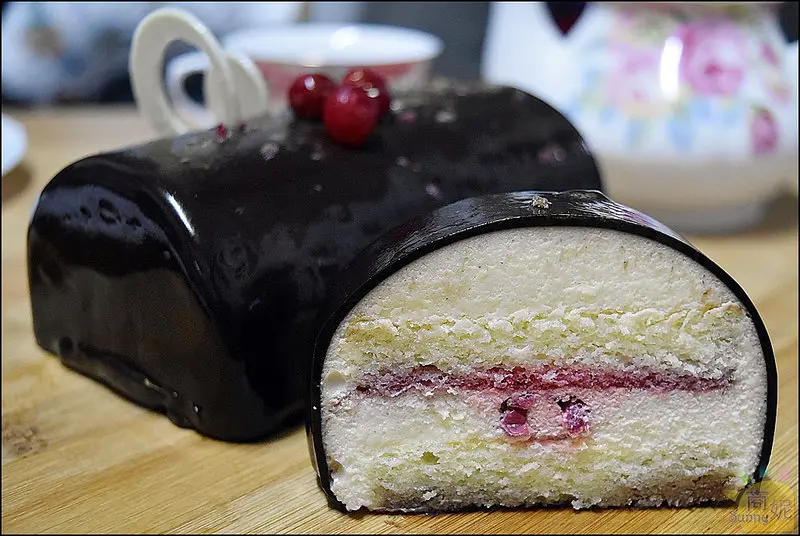 台中美食手工蛋糕。THREE PM。三個年輕人打造出幸福甜點。樸實好吃又平價。訂一個蛋糕也堅持親送到府服務大加分