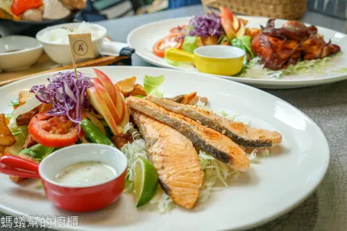 南投市A+倉庫 | 中興新村特色複合式餐廳，大份量餐點美味又飽足！中興新村特色貨櫃屋餐廳。 - 螞蟻幫的櫥櫃