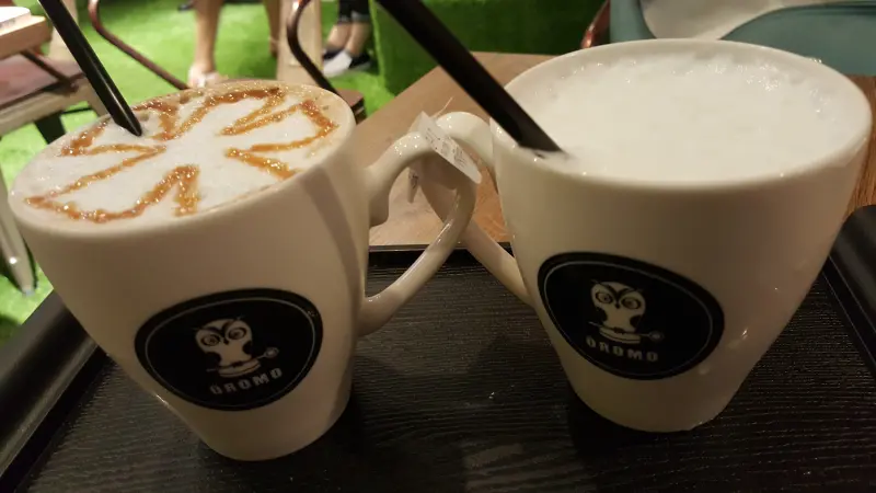 青菜呷呷。食尚小咪 ♥ 【奧蘿茉OROMO CAFE北車店｜台北市好喝咖啡館推薦｜唯一室內溜滑梯,提供Wifi插座的咖啡廳｜奧蘿茉OROMO CAFE評價｜奧蘿茉OROMO CAF電話地址】