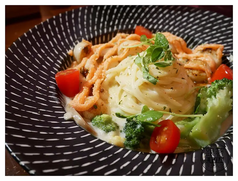 美食餐廳║新北市新莊區 捷運新莊副都心站 Sipping Café Bistro 新莊副都心站/串燒/餐酒館❤跟著Livia享受人生❤