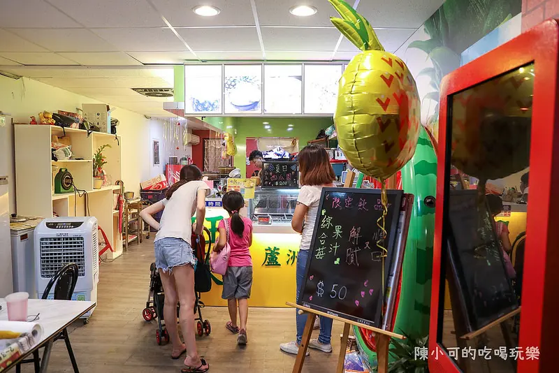 蘆洲冰店：古早味旺來冰店，整顆西瓜做成的西瓜園，夏季限定水果～