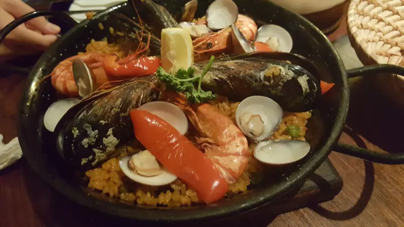 青菜呷呷。食尚小咪 ♥ 【台北東區．PS Tapas 西班牙餐酒館｜好吃西班牙海鮮燉飯蝦子超鮮+特製調酒好好喝我都醉拉｜推薦台北東區好吃好喝的酒吧餐廳】