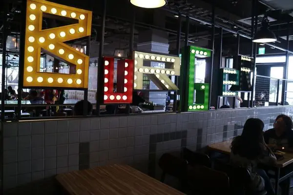 高雄前鎮區=<食>台鋁漢堡~CP值蠻高的漢堡店淺藏在台鋁商場內=