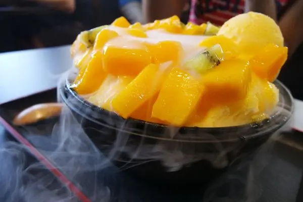 桃園超夯創意冰店【帕帕克的店/醒醒工作室】夏季限定~會冒煙的芒果雪花冰/煙霧瀰漫超消暑的/手工現做冰品平日打卡折10元 