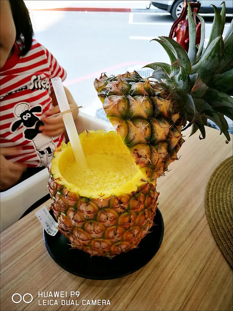 [台中] 有春冰菓室 台中科博館冰店推薦 整顆鳳梨還是西瓜的果汁超吸睛