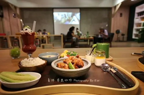 【員林美食】尋鹿咖啡輕食2店 藝文 x 輕食 x 咖啡 x 展覽