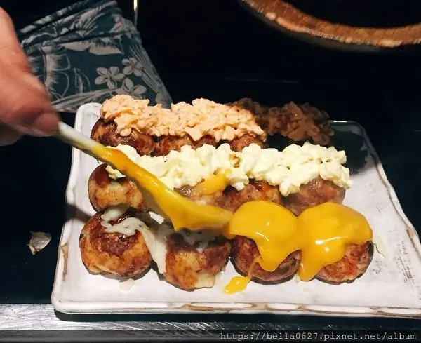 高雄美食2020【鶴月亭】桌邊專人服務料理道地大阪燒，多種食材任君挑選，口味多變~甜點章魚燒不容錯過~