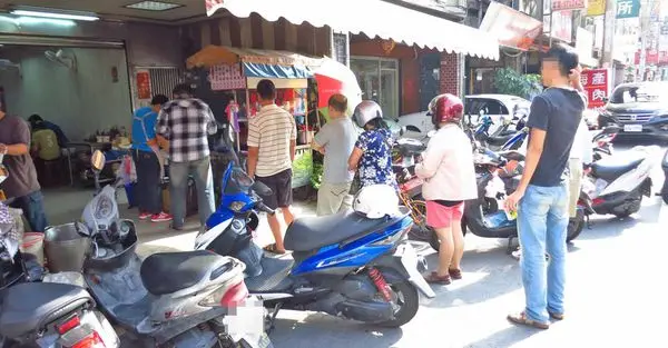 【桃園】台北大腸蚵仔麵線-聽說不到三小時就賣光光的人氣早餐
