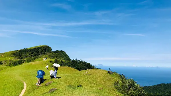 新北.貢寮-山中秘境桃源谷大草原最短秘徑(內寮線)，欣賞美景只要1.2公里，登高望遠超美麗，戶外踏青選這條就對了!